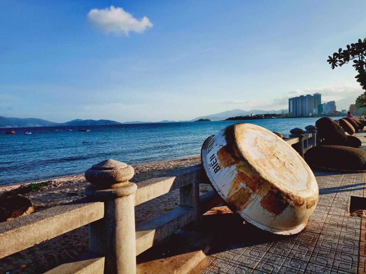 Отель Khach San Nhu Yen Нячанг Экстерьер фото
